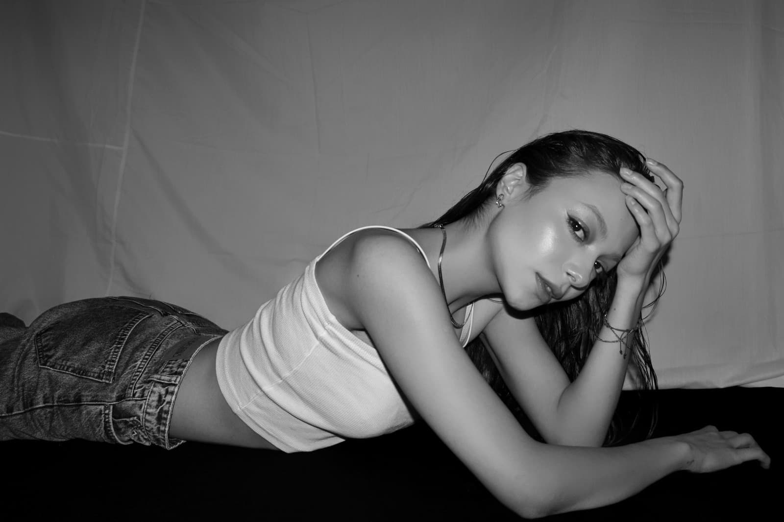 Mobina, Black and white portrait with a relaxed, natural pose and wet hair., AG Models